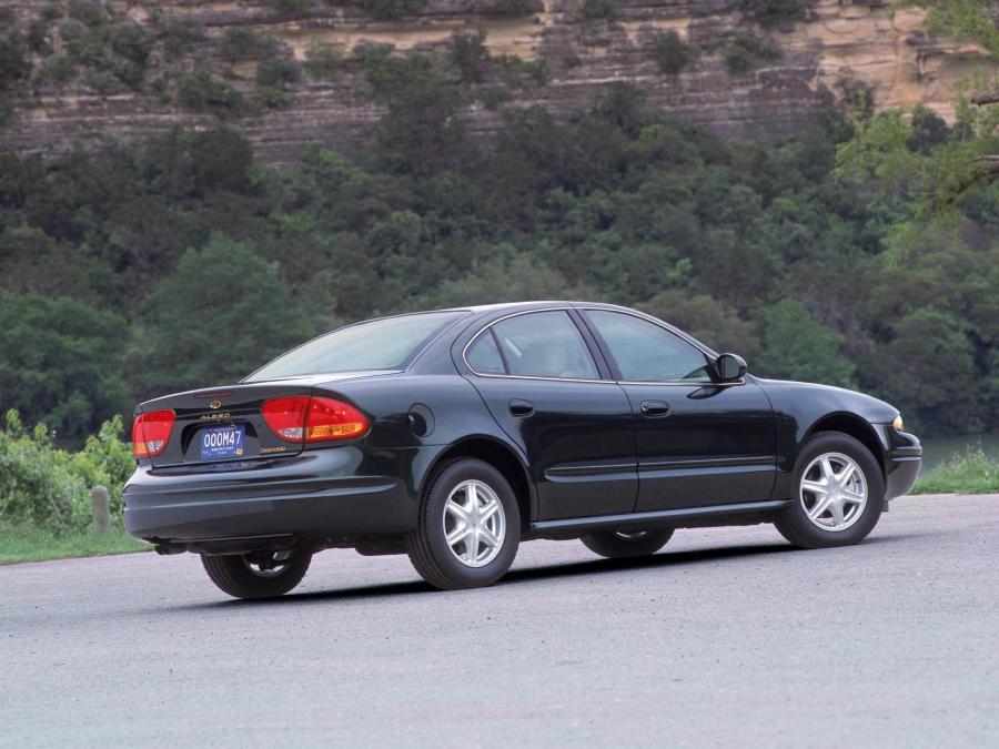  Oldsmobile Alero Sedan 1998 года  (фото 11 из 15)